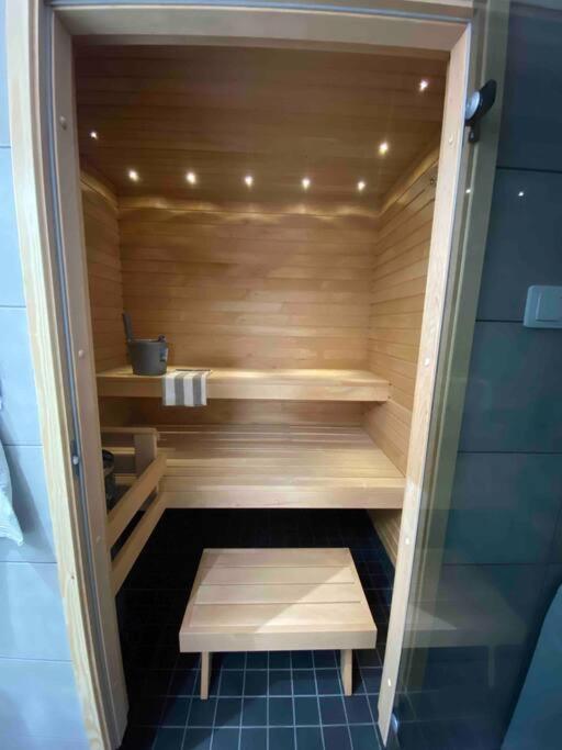 Meren Laeheisyydessae Iso Yksioe Helsinki Extérieur photo